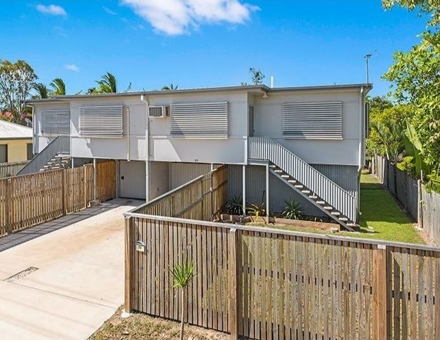 Convenient Highset Living - 2 Bedroom Home with Spacious Yard! - Photo 1