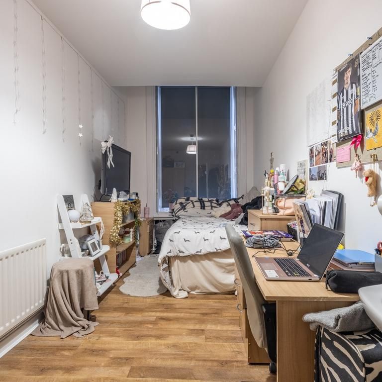 6 bedroom apartment to rent - Photo 1