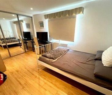 Pacific Close, SO14 - Photo 5