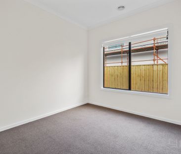 8 Mahatma Road, Werribee - Photo 3