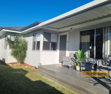 IMMACULATE 4 BEDROOM FAMILY HOME - Photo 6