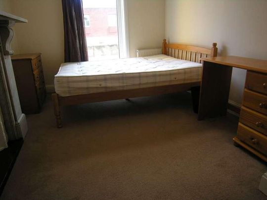 Bedroom Flat In Winton, BH9 - Photo 1