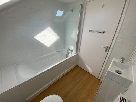 5 Bed Flat, Chapel Court, NG7 - Photo 2