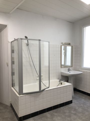 Location Appartement 2 pièces 87m² MARMANDE 47200 - Photo 5