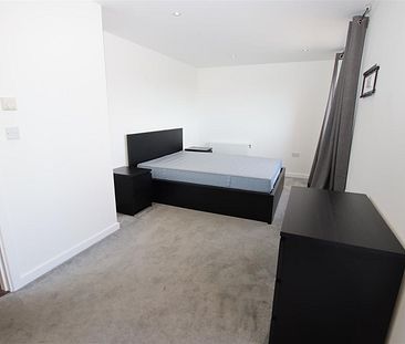 1 bedroom Penthouse to let - Photo 3