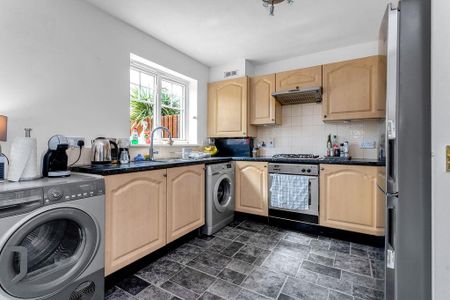 2 bedroom semi-detached house to rent - Photo 4