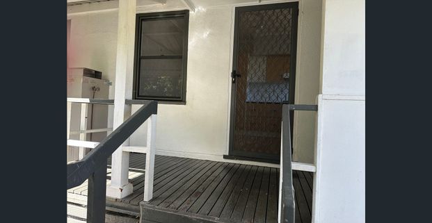 Bright &Freshly Updated 3-Bedroom Home - Photo 1