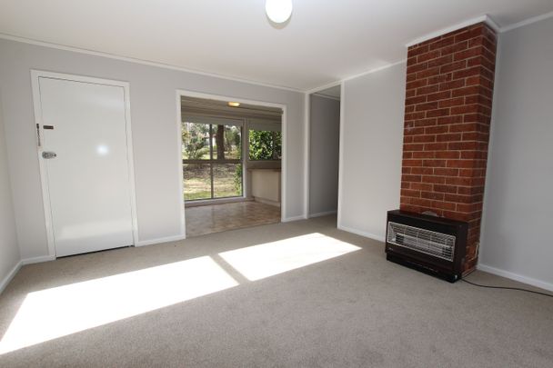 Aranda Home - Sought after location - 6 month lease only - Photo 1