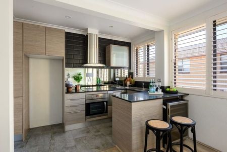 Sunlit Coastal Living Opposite Reserve, Walk to Maroubra Beach - Photo 5