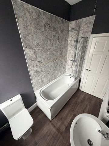 2 bedroom end of terrace house to rent - Photo 4