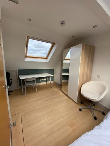 4 bedroom flat to rent - Photo 5