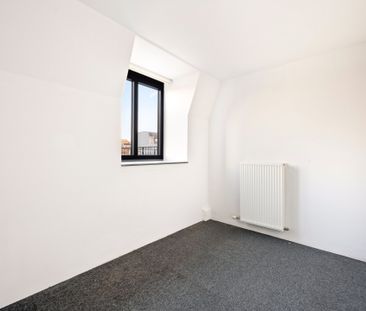 Ruim duplex appartement met zonnig terras in hartje schoten te huur! - Photo 3