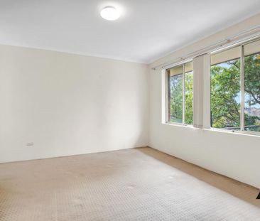 Spacious One Bedroom Apartment in a Prime Location - Photo 4