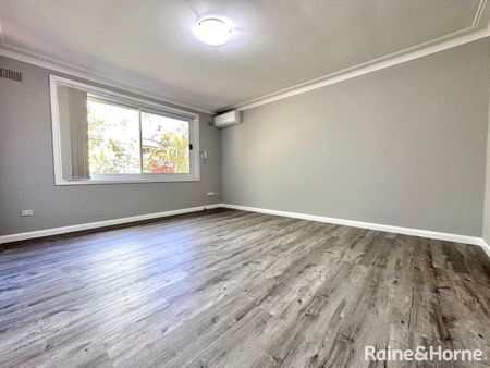 Spacious and renovated 2 Bedroom Apartment - Photo 3