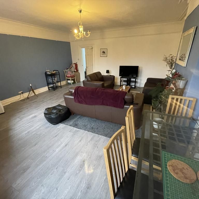 1 bedroom in a house share to rent - Photo 1