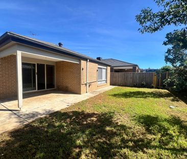 Wonderfully located, 4 bedroom home. - Photo 6