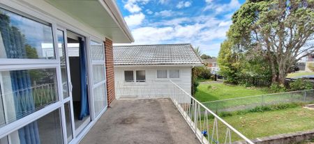 Spacious Family Home in Blockhouse Bay - Photo 3