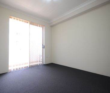 2 Bedroom Apartment in Handy Location&excl; - Photo 4