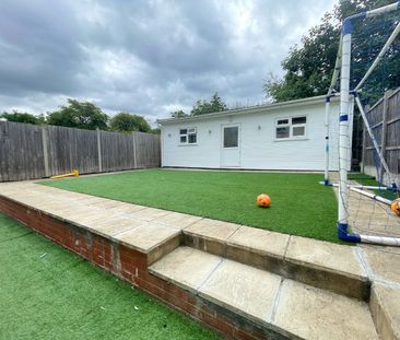 4 bed semi-detached house to rent in Barnhurst Path, Watford, WD19 - Photo 3