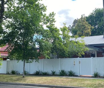 Spacious Family Home In The Heart Of Central Albury - Photo 3