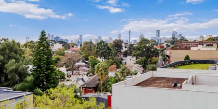 Castle Camperdown Three, Sydney - Photo 3