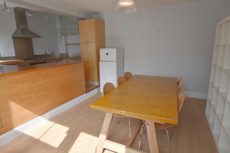 2 bedroom end of terrace house to rent - Photo 3