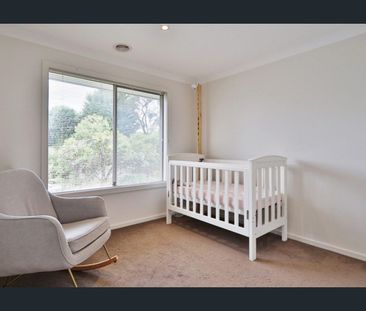 Stunning Three-Bedroom Townhouse - Photo 3