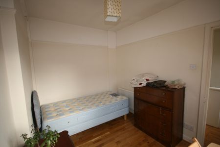 22 Empire Drive, Belfast, BT12 6GQ - Photo 2