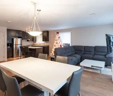 5 1/2, ascenseur privé, disponible juin/juillet, luxueux, paisible,... - Photo 1