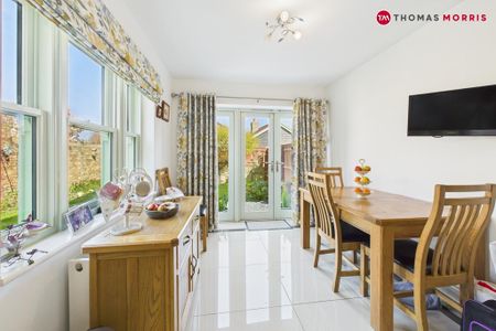 3 bedroom end of terrace house to rent - Photo 3