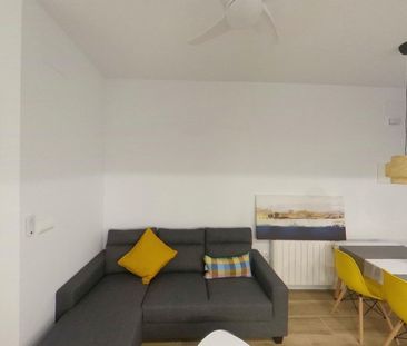 Piso de alquiler en Calle de Gutierre de Cetina, Pueblo Nuevo - Photo 1