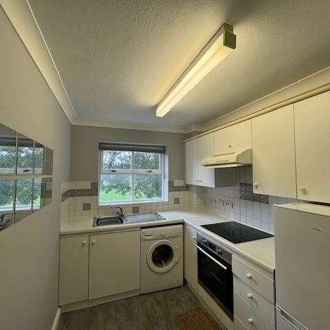 Searle Court, Appleton Square, Mitcham, CR4 - Photo 1