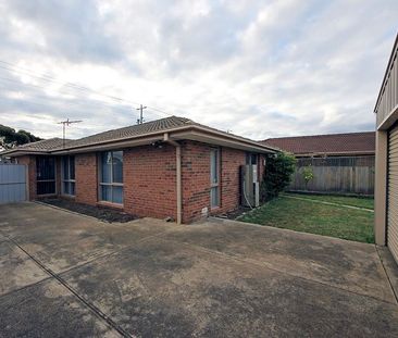 Comfort & Convenience at 4 Squatter Court, Werribee! - Photo 1