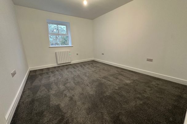 High Street - Photo 1