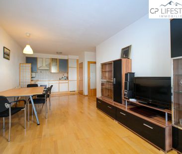 Gut geschnittene 3-Zimmer-Wohnung mit überdachter Terrasse und Tief... - Foto 1