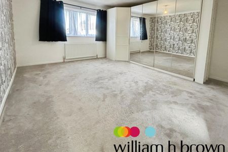 High Street - Photo 2