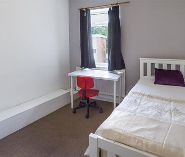 4 bedroom terraced house to rent - Photo 2