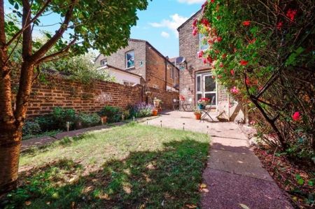 2 Bedroom Flat - Photo 3