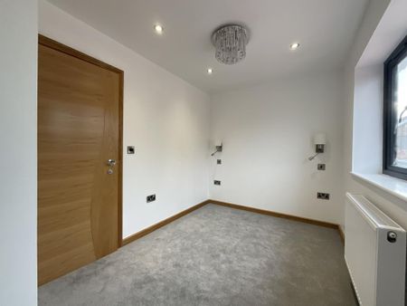 4 bedroom detached house to rent - Photo 4