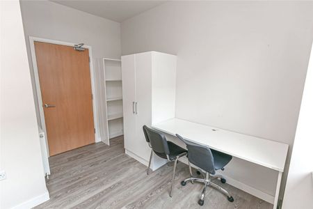 Crown House, - Photo 4