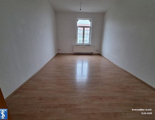 günstige 2 Zimmer Wohnung mit Aufzug im Haus und EBK - Foto 1