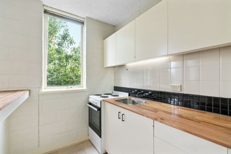 DELIGHTFUL APARTMENT IN FABULOUS LOCATION - Photo 4