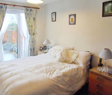 2 bedroom semi-detached bungalow to rent - Photo 3