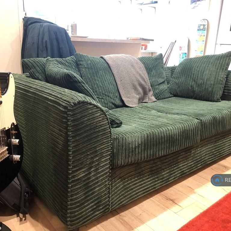 1 bedroom in a house share to rent - Photo 1