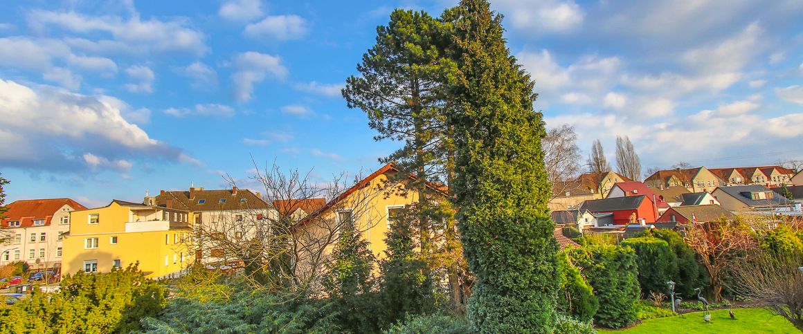 TOP WOHNUNG, TOP LAGE. Im 1. OG mit Balkon, Gartennutzung, Garage und klasse Aufteilung. - Photo 1