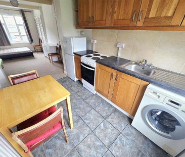 Studio to rent - Photo 2