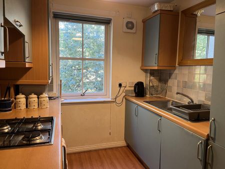 2 bedroom flat to rent - Photo 4