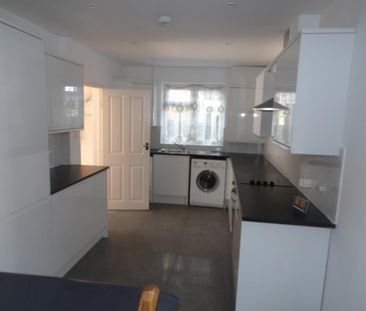 4 bedroom house to rent - Photo 2