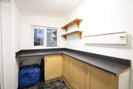 2 Bedroom House - Terraced - Photo 2