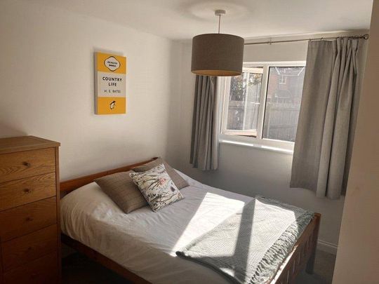 1 bedroom in a house share to rent - Photo 1